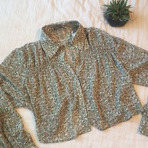 Sans Souci | Cropped Button DownLong Sleeve Top | Ditsy Floral Green | Size S
